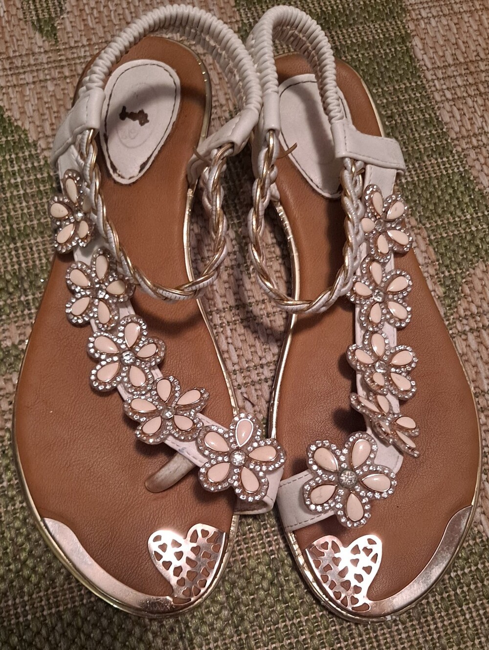 Women’s Floral Embellished White Sandals - Elegant Summer Flats